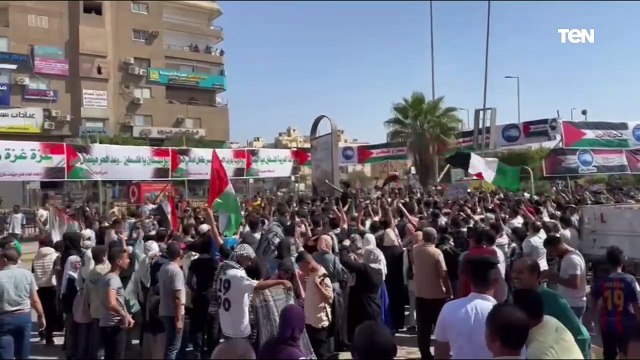 وقفة حاشدة لتأييد القيادة السياسية في إجرائتها لحماية الامن القومي ورفض تصفية القضية الفلسطينية