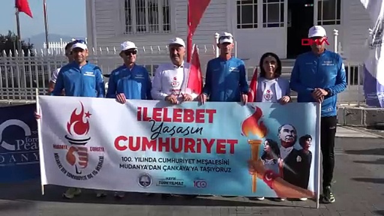 Mudanya Belediye Başkanı Hayri Türkyılmaz, 'Mütareke'den Cumhuriyet'e 100'üncü Yıl Meşalesi' sloganıyla Ankara'ya doğru yürüyüş başlattı