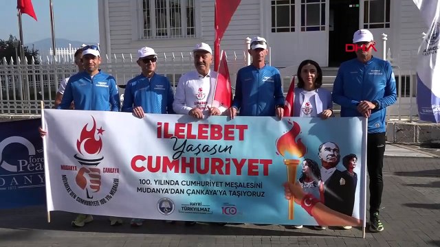 Le maire de Mudanya, Hayri Türkyılmaz, a lancé une marche vers Ankara avec le slogan « Torche du 100e anniversaire de l'armistice à la République »