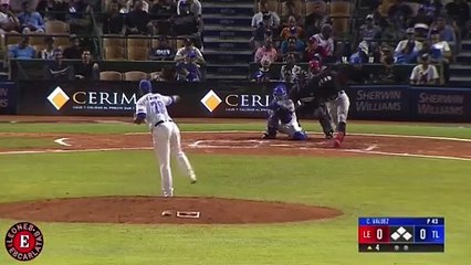 Junior Caminero, primer hit en la temporada 2023-24 con Leones del Escogido.