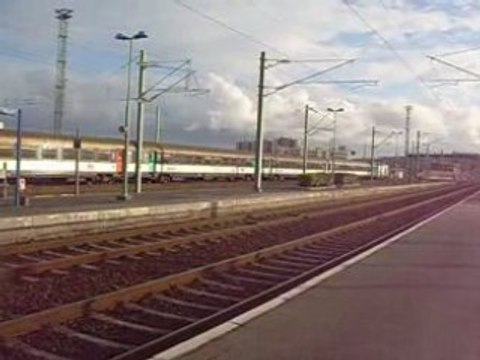 manoeuvre de la bb 67586 fret avec 9 voitures corails