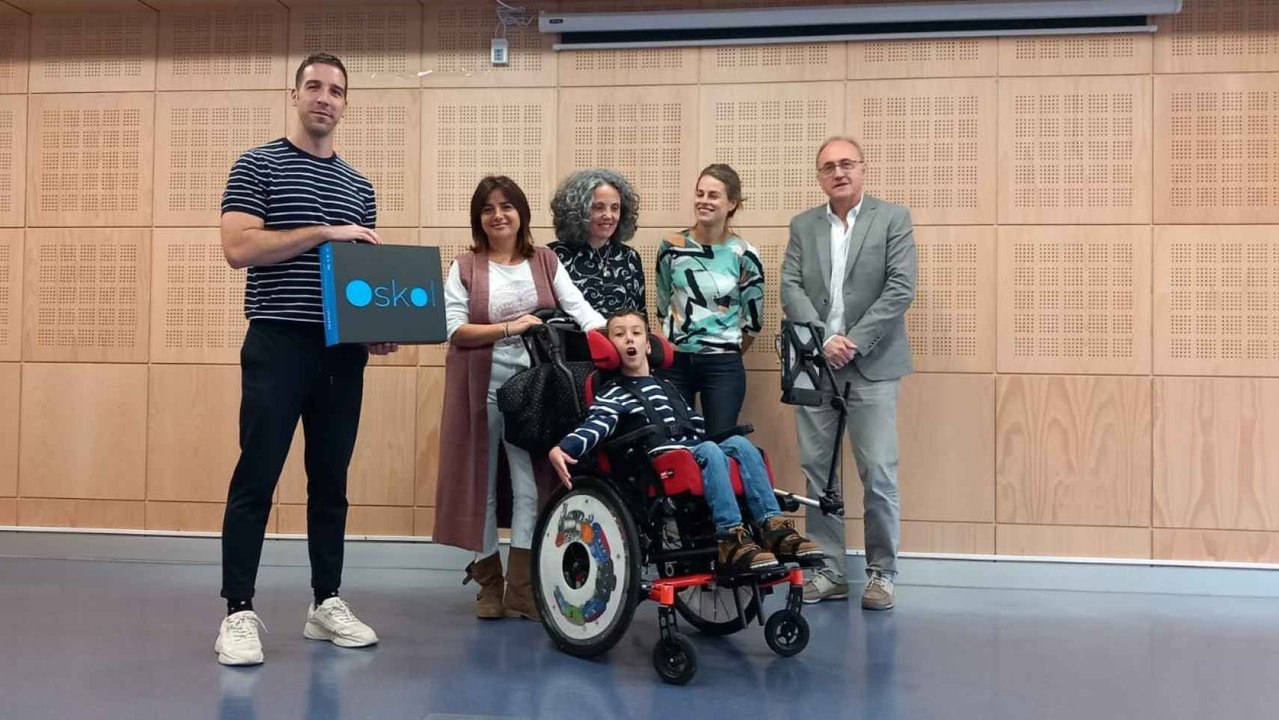 Unai utiliza el CAA Oskol, el premio de Irisbond entregado al Colegio ...