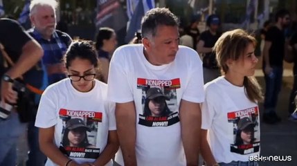 A Tel Aviv i parenti degli ostaggi celebrano insieme lo Shabbat