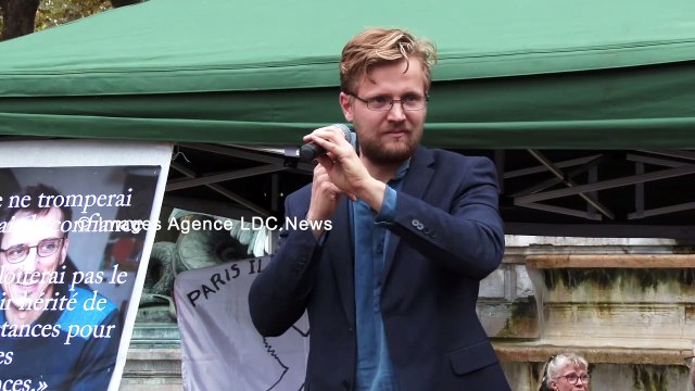Louis Fouché en directe par téléphone Place Saint Michel. Paris/France - 19 Octobre 2023