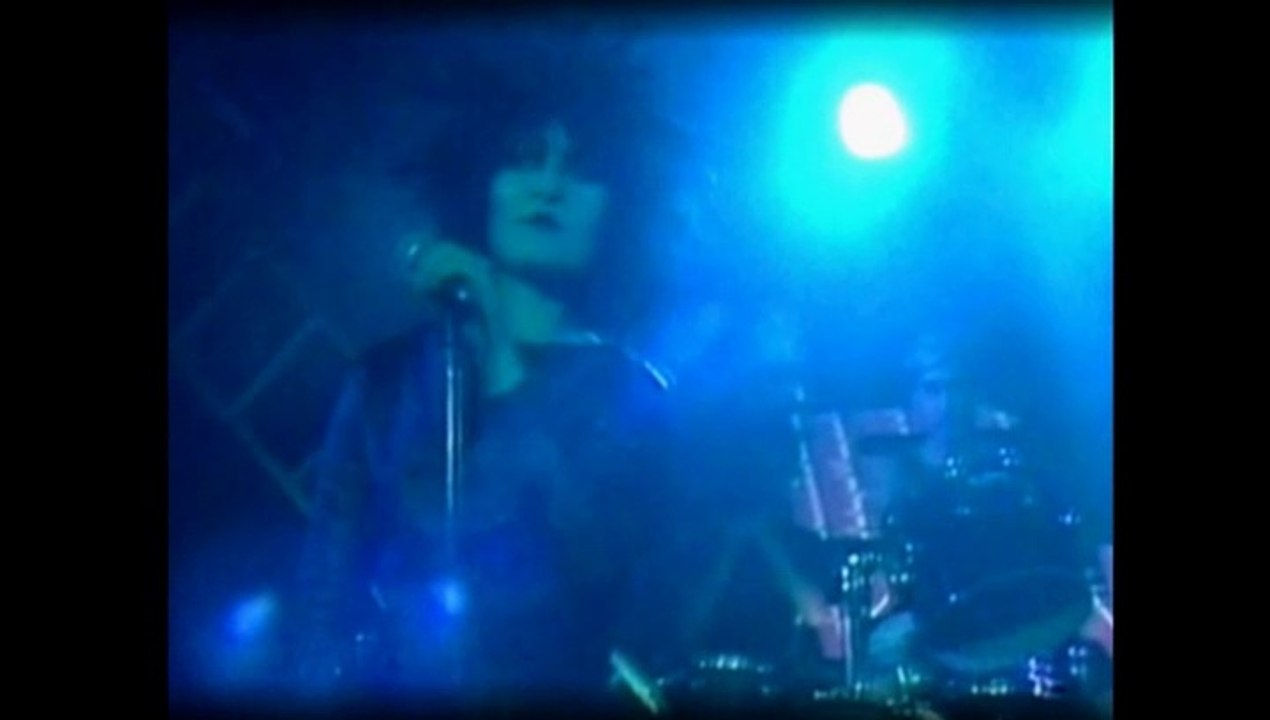 SIOUXSIE & THE BANSHEES – "OVERGROUND ('THE THORN' EP)" Lip sync ('Je Ziet Maar', VARA Dutch TV , 17 Nov 1984)