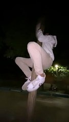 Le pantalon se déchire en grimpant aux arbres