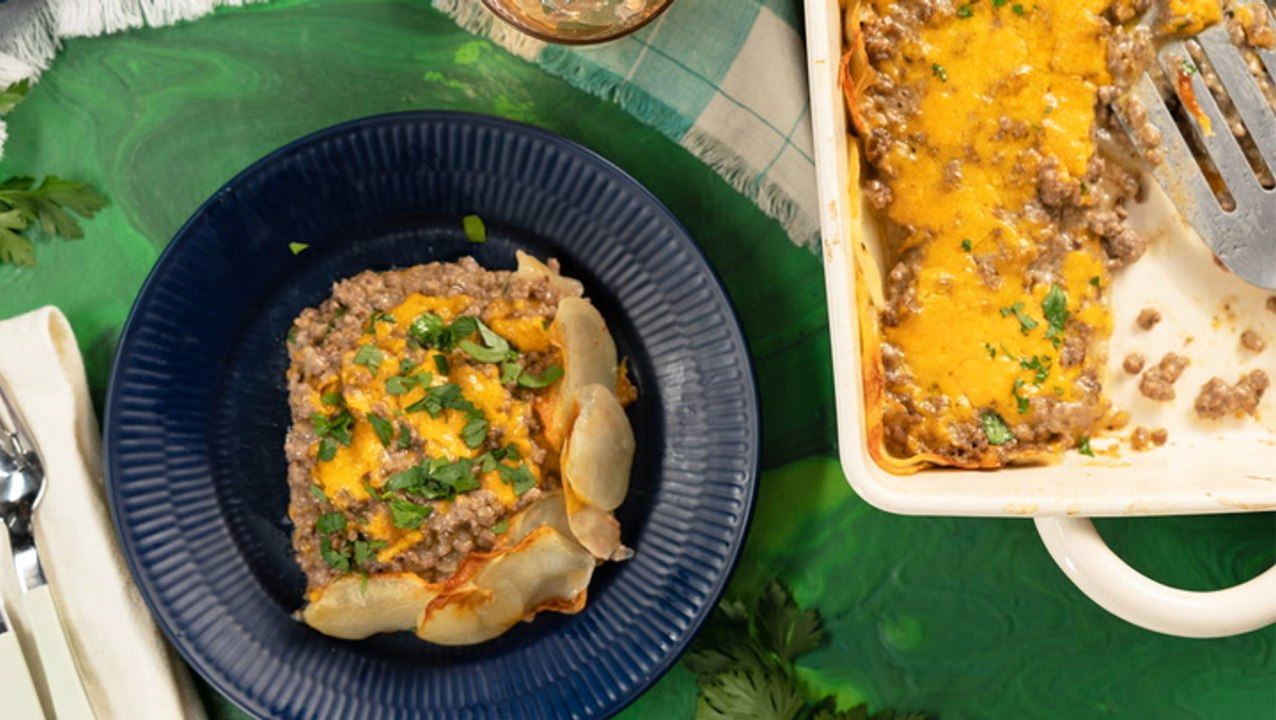 How to Make Cheesy Ground Beef and Potatoes video Dailymotion