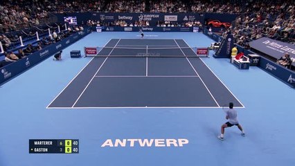 Anvers - Gaston sort en quarts