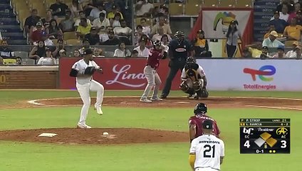 Gigantes del Cibao - Cuadrangular dentro del terreno de Leury García