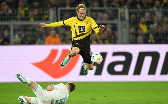 Brandt sinks Bremen to send Dortmund top