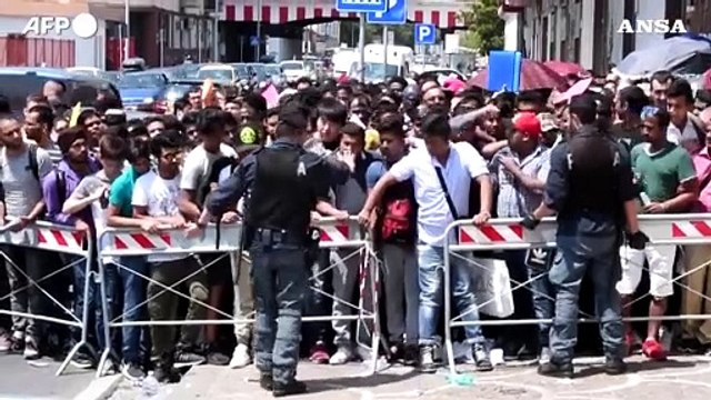 Migranti, nel 2022 in Italia quasi 500mila permessi di soggiorno