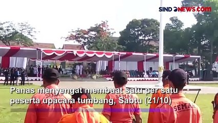 Panas Menyengat, Puluhan Peserta Upacara Hari Santri Pingsan di Jombang