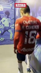 Así te reciben en Chivas después de meter un golazo de tijera