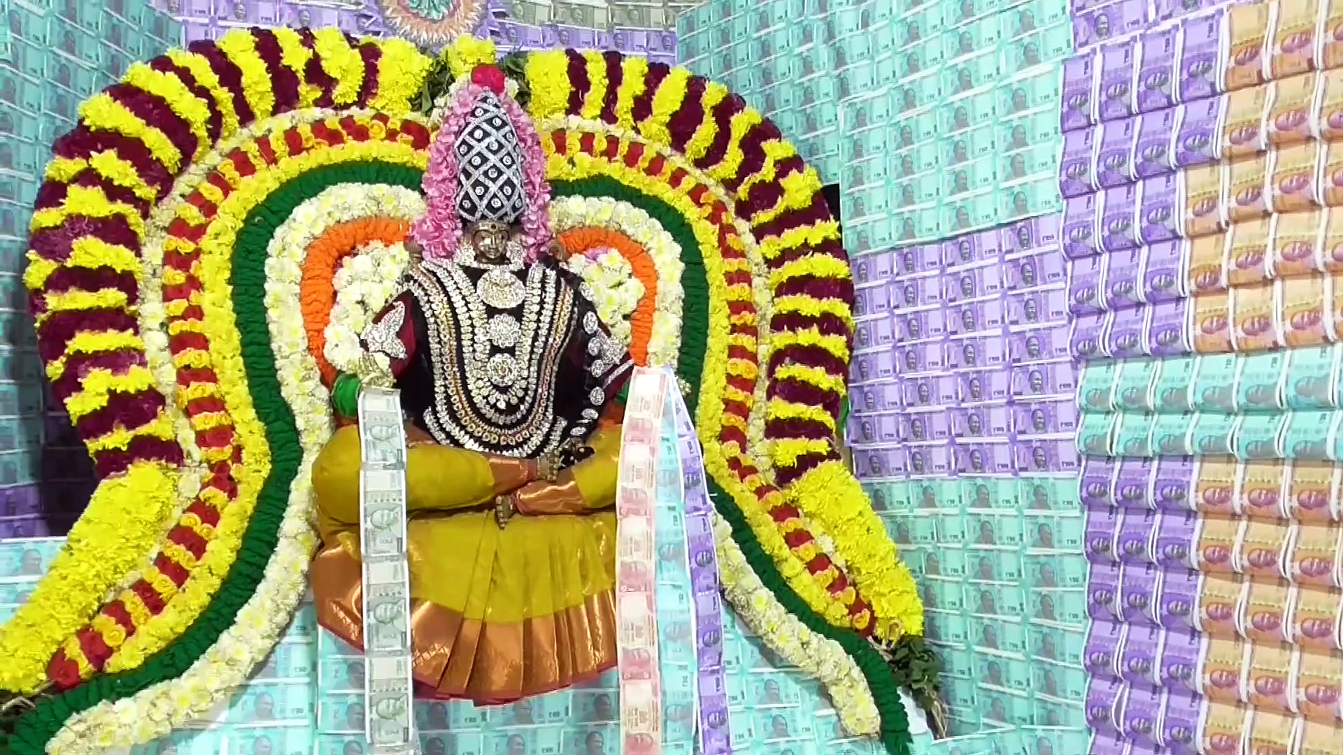 ரூ.2.50 லட்சம் மதிப்பில் ரூபாய் நோட்டுகளை கொண்டு கைலாசநாதர் ஆலயத்தில் சிறப்பு அலங்காரம்
