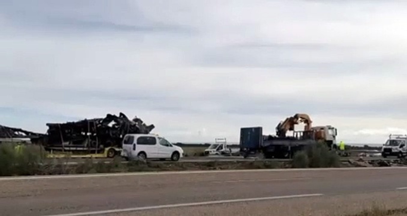 Dos muertos tras un choque frontal entre dos camiones en la A-6 en Villanueva de los Caballeros en Valladolid