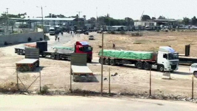 دخول أولى شاحنات المساعدات الإنسانية إلى قطاع غزة
