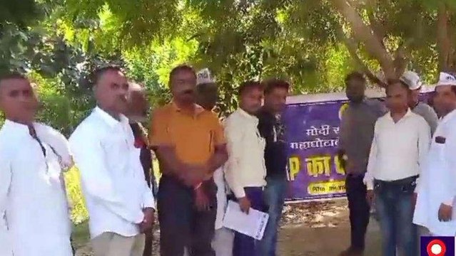 कासगंज: आम आदमी पार्टी ने किया धरना प्रदर्शन, सांसद संजय सिंह की गिरफ़्तारी पर उठाए सवाल
