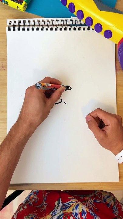 Je sors mon premier livre d’art avec pleins de dessins !