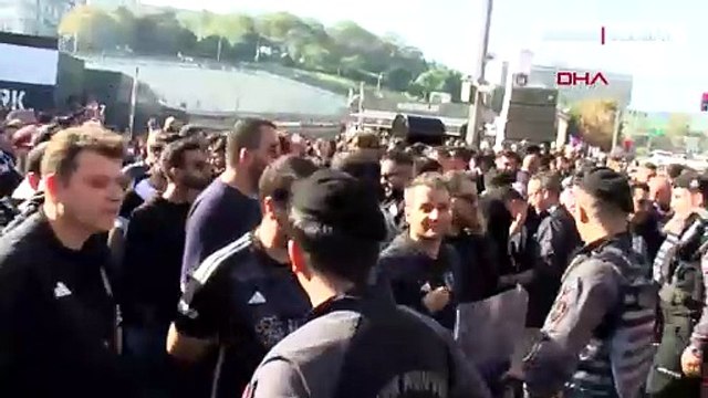 Beşiktaşlı taraftarlar Galatasaray derbisi için RAMS Park'a böyle hareket etti