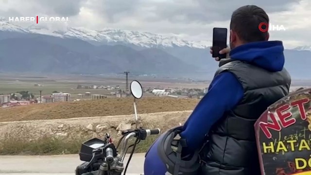 Yüksekova’da dağlar beyaza büründü... Vatandaşlar o anı cep telefonuyla görüntüledi