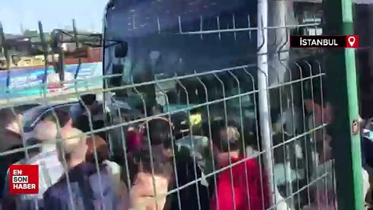 Üsküdar'da arızalanan metrobüs nedeniyle seferler aksadı