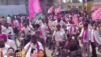 ఆదిలాబాద్: భారాస శ్రేణుల భారీ బైక్ ర్యాలీ