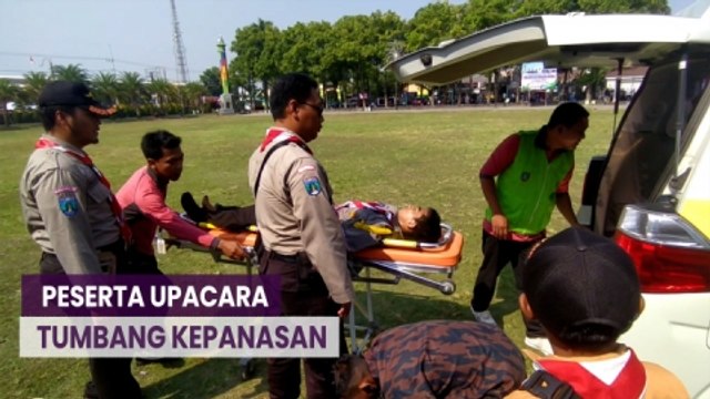 Cuaca Ekstrem, Puluhan Peserta Upacara Hari Santri Nasional di Jombang Tumbang