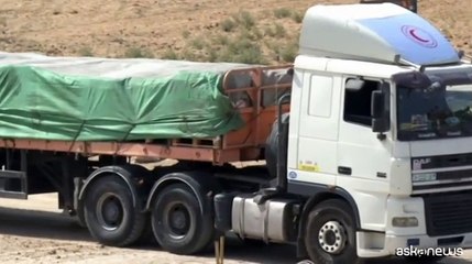 Download Video: Medio Oriente, l'arrivo a Gaza dei camion con gli aiuti umanitari