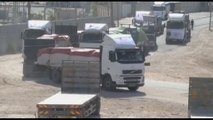 Medio Oriente, l'arrivo a Gaza dei camion con gli aiuti umanitari