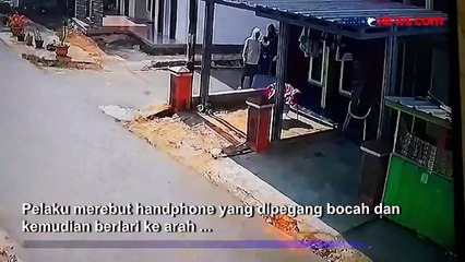 Terekam CCTV, Bocah di Bandarlampung Nekat Gelut dengan Pelaku Jambret