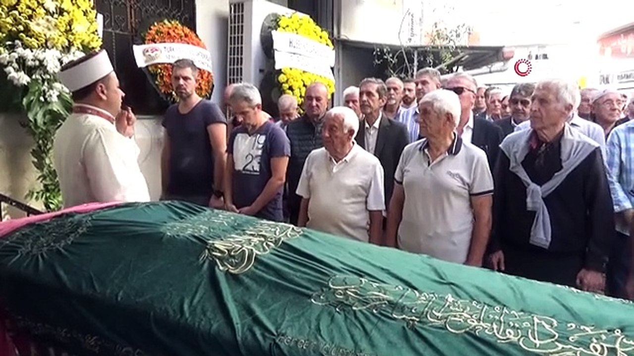 Kapısı açık halde seyreden minibüsten düşen kadın hayatını kaybetti