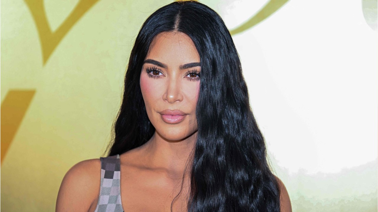 GALA VIDEO - Le saviez-vous ? Kim Kardashian a été plusieurs fois snobée par Kate Middleton et William