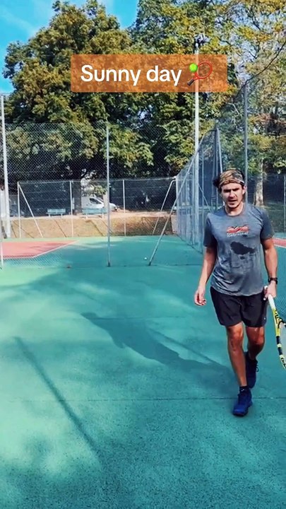 Saturday Day tennis  #tennis #dayoff #weekend #vibes #raquette #service #lyon #croixrousse #sport #outdoors #practice #fitness #motivation #rollandgarros
