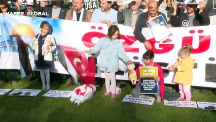 Ankara'da ABD Büyükelçiliği önüne kefenlenmiş bebek maketi bırakıldı