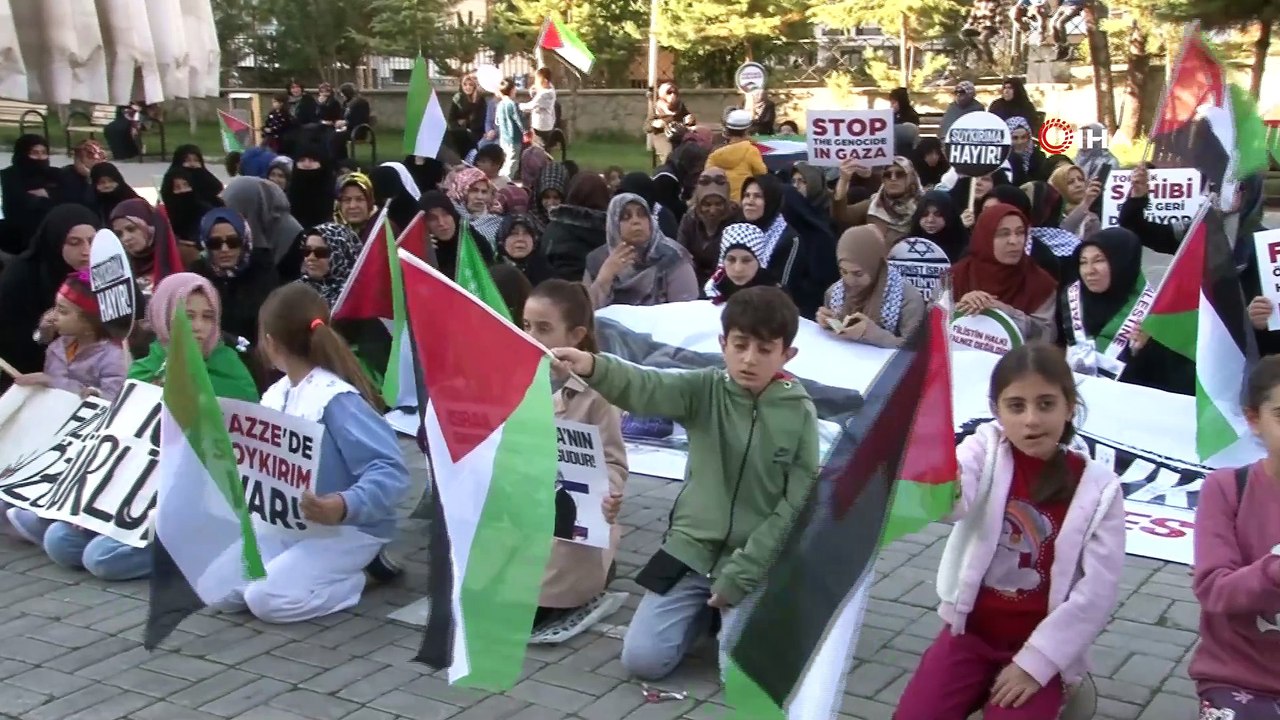 Vanlı kadınlar Filistin’e destek için ‘sessiz oturma eylemi’ başlattı