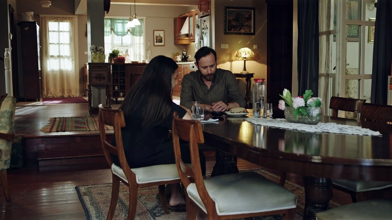 Melissa, İstanbul'a gidiyor. - Yeşil Vadi'nin Kızı 60.Bölüm