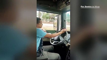 Carro persegue carreta na BR-381 em São Joaquim de Bicas, na Grande BH