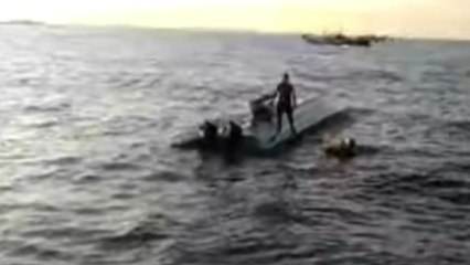 전북 부안서 18명 탄 낚싯배 전복...4명 심정지 / YTN