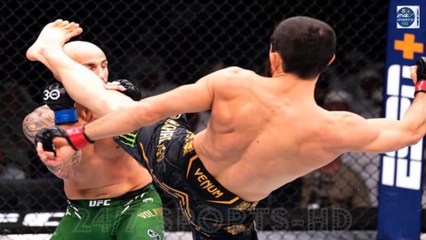 Islam Makhachev KNOCKS OUT Alexander Volkanovski after Landing Stunning Head Kick at UFC 294