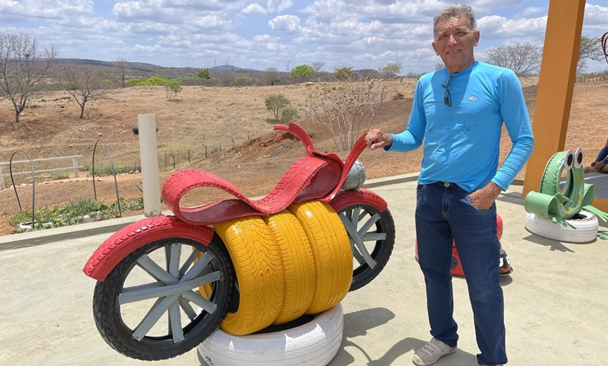 Ambientalista de Cajazeiras transforma pneus em brinquedos e arte para conscientizar crianças e adultos