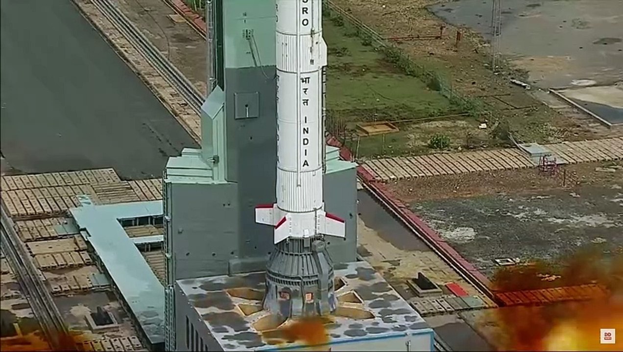 PRIMER COHETE DE LA INDIA AL ESPACIO 