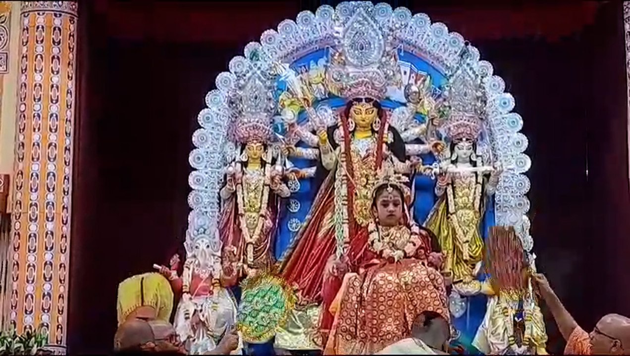মা সরদার সামনে বেলুড় মঠে কুমারী পুজো করেন স্বামীজি, সেই রীতি মানা হয় আজও  | Oneindia Bengali