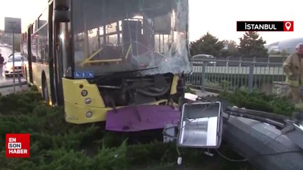 Bahçelievler’de İETT otobüsü aydınlatma direğine çarptı