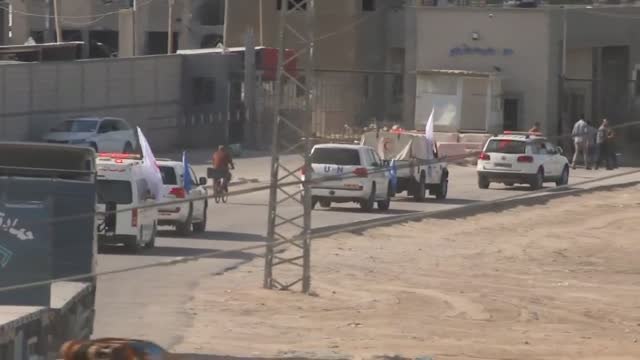 Varios camiones con ayuda humanitaria entran en Gaza por el paso fronterizo de Rafah