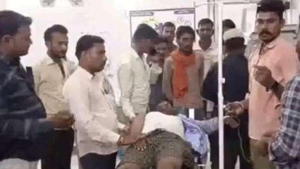 महोबा: अनियंत्रित होकर पलटा ट्रैक्टर, चालक के खून से सड़क लाल