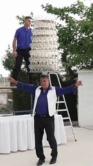 L’exploit d’un Chypriote : 319 verres à vin équilibrés sur la tête!