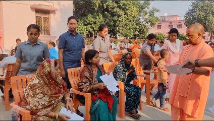 सीएम योगी ने जनता दरबार में सुनी फरियाद