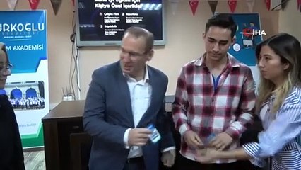 Depremzede öğrencilere sanal dershane kartları dağıtıldı