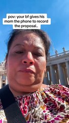 Mãe 'arruína' pedido de casamento do filho… ao filmar-se a si mesma