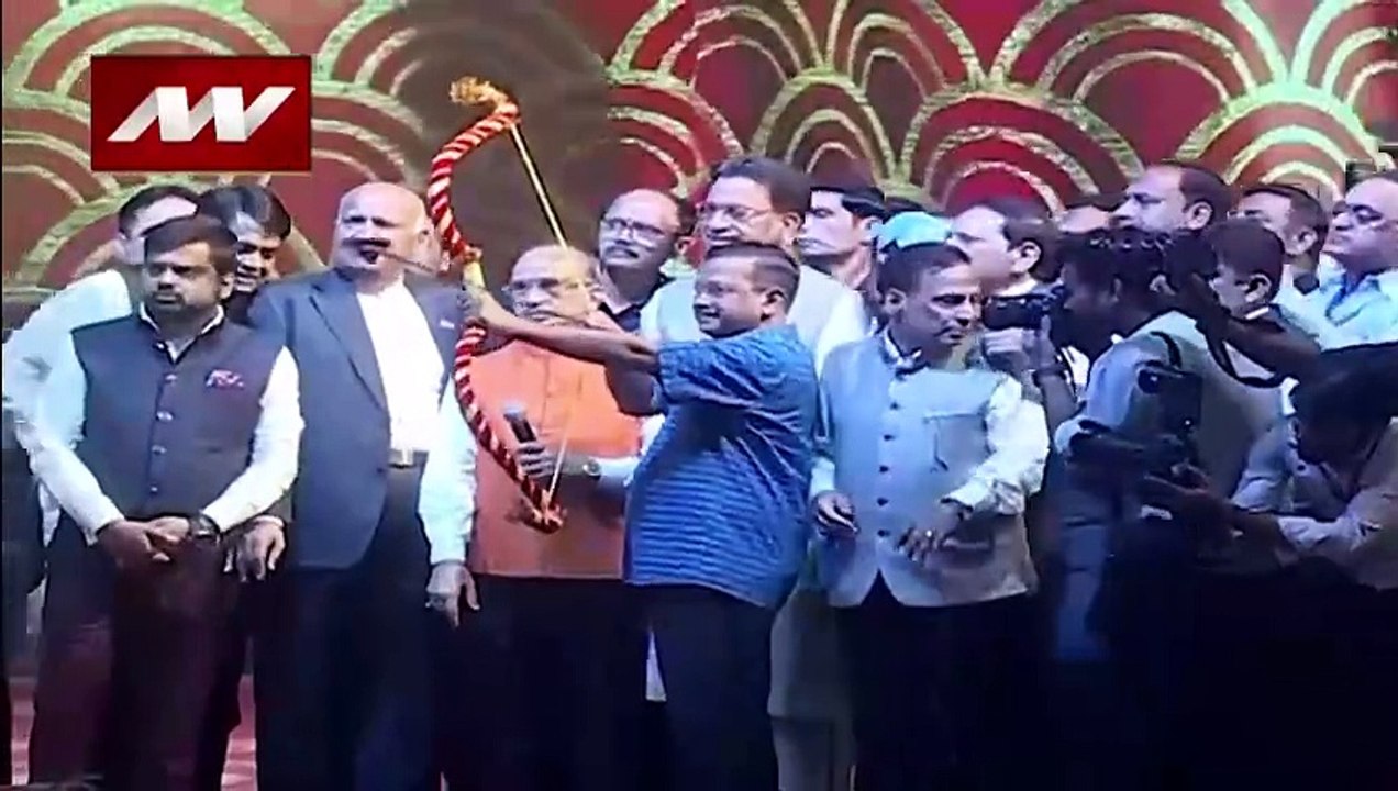 Delhi News : विजय दशमी के मौके पर CM केजरीवाल ने बुराई के प्रतीक रावण के पुतले का दहन किया.